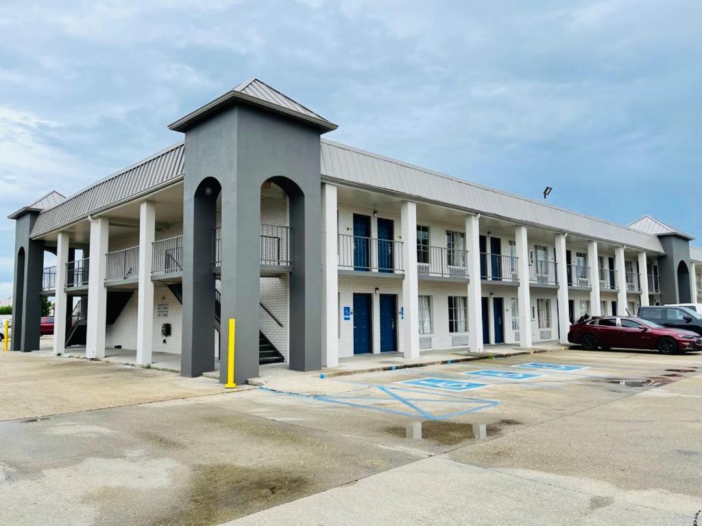 Super 8 By Wyndham New Iberia Motel Exterior foto